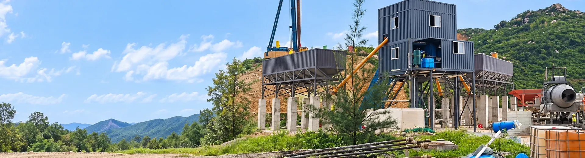 Enclosed concrete batching plant main building, conveying and powder silo live photos