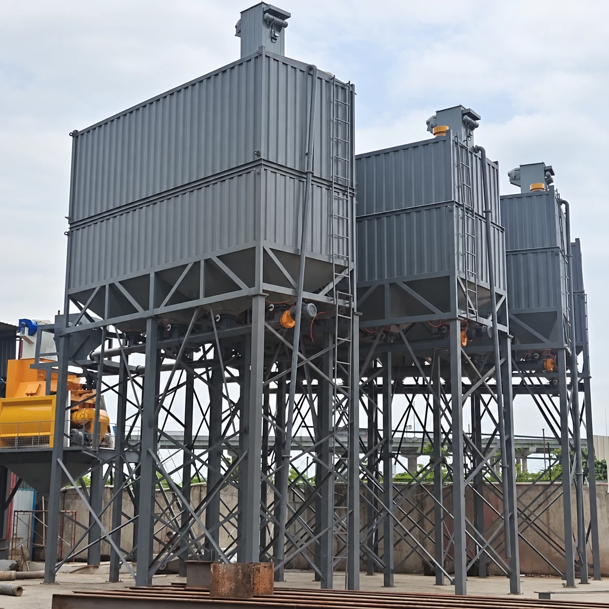 Double-layer horizontal powder silo equipment real photos