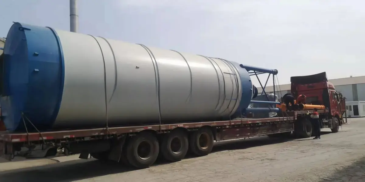 Vertical Cylindrical powder silo Warehouse Body Transported Lying on a Long Trailer – Real Photos